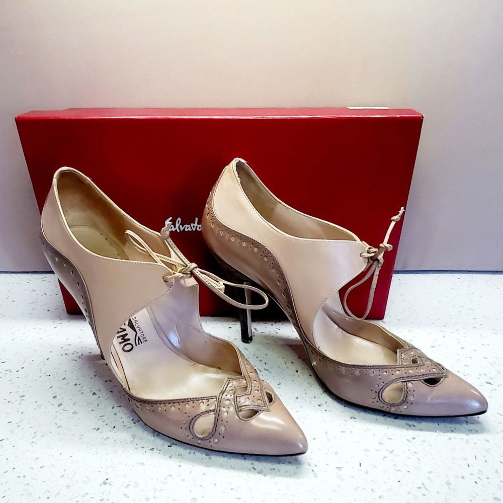 Salvatore Ferragamo Milena Mandorl Calf.  Pink/gray multi-tone pumps.